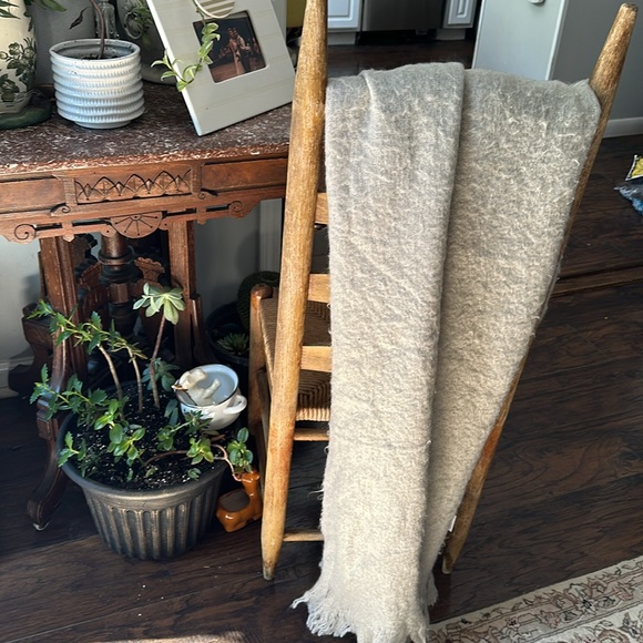 Crate & Barrel taupe throw - Picture 4 of 5